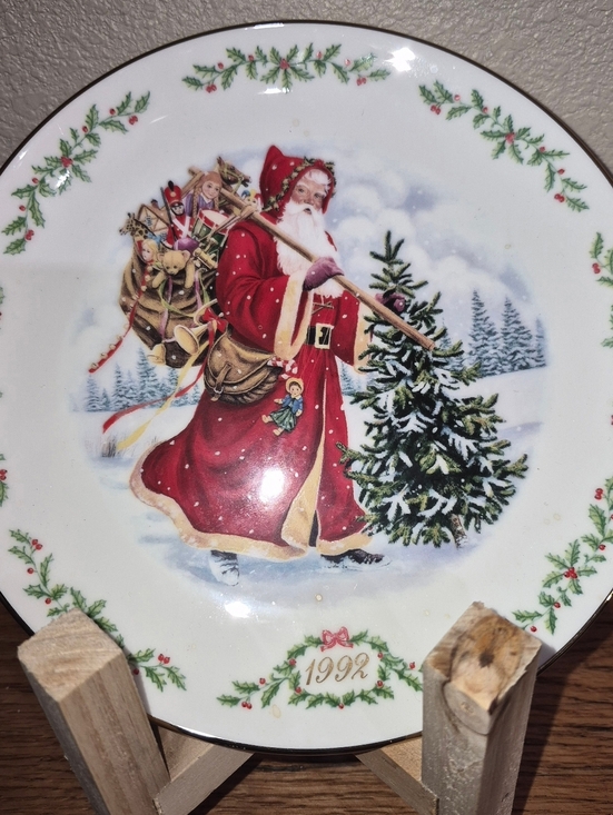 Lenox Other - Lenox Red and Gold Santa Holiday Decorative Plate 1992
